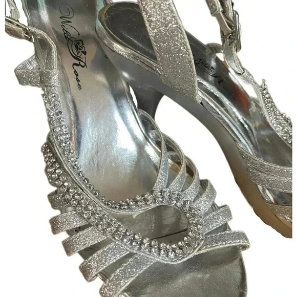 Wild Rose Metallic Silver Heeled Sandals sz 6​ - Picture 2 of 8